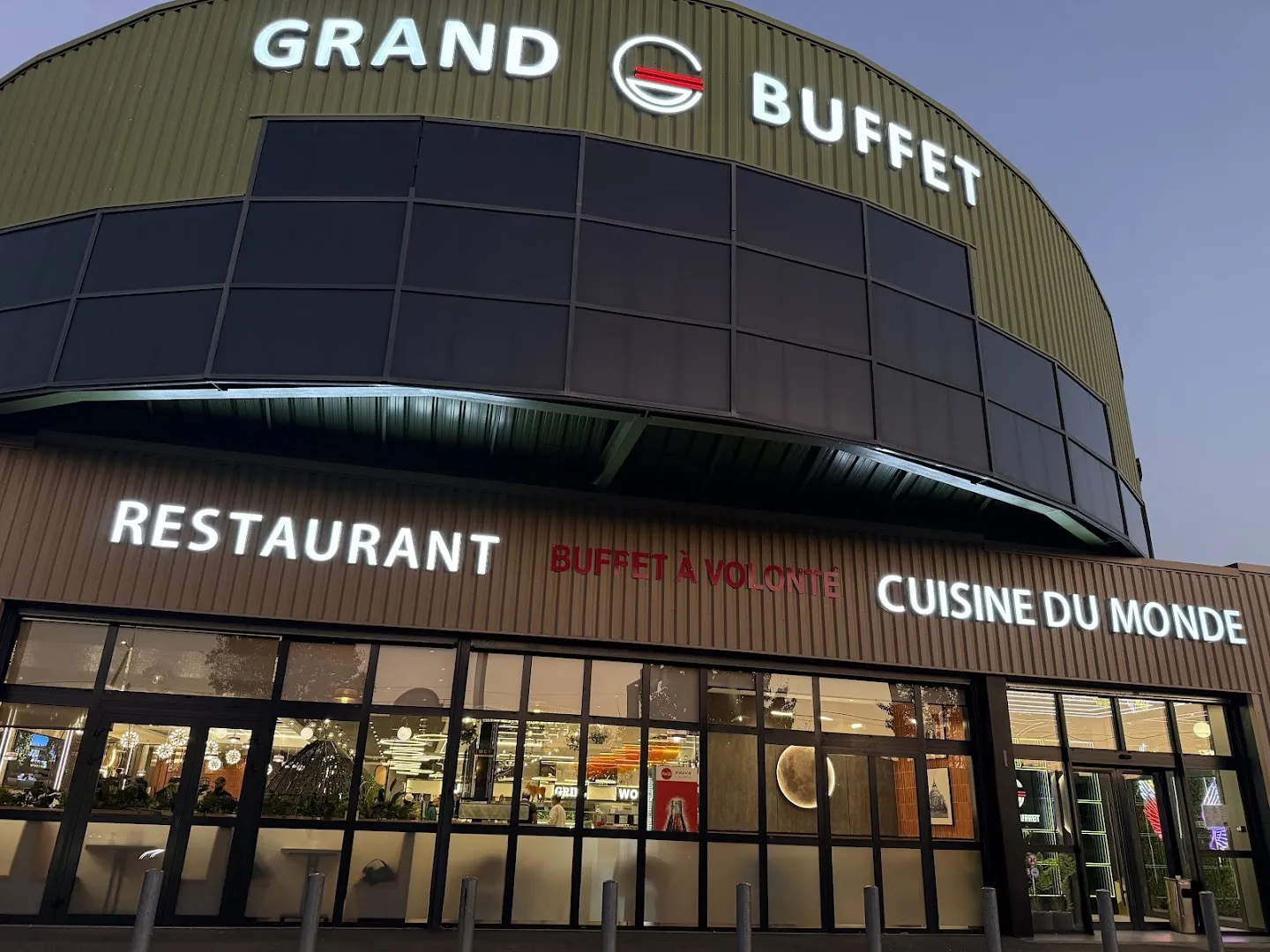 GRAND BUFFET